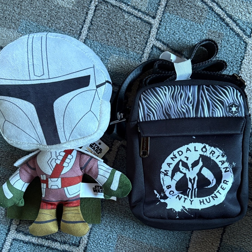 Starwars Mandalorian Crossbody and Mandolorian NWT